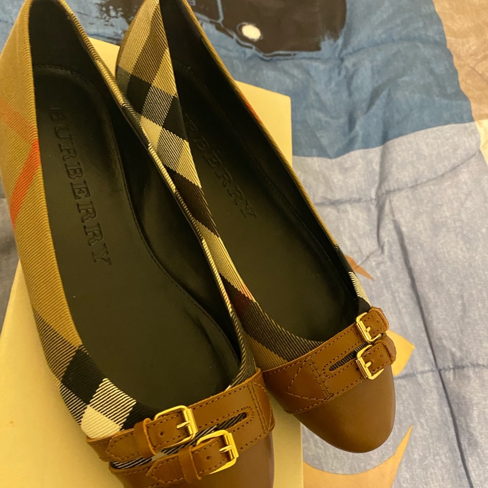 Burberry dark tan ballerina